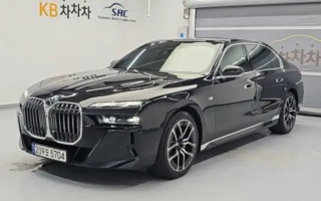 중고차시세정보 7시리즈 (G70) 740i sDrive M 스포츠 매물 사진 18 - 2023/08 118,302km